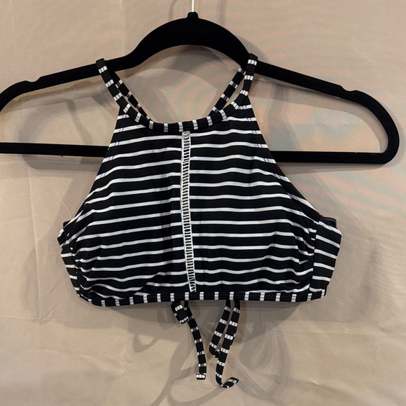 Xhilaration Other - Xhilaration Black and White Striped Bikini Top